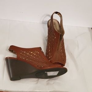 RAMPAGE 9.5 wedge heels zip sandals